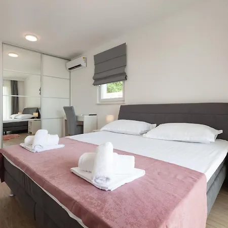 Ctma242/ Modern New Holiday House With Heated Private Pool * Makarska