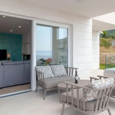 Ctma242/ Modern New Holiday House With Heated Private Pool Makarska