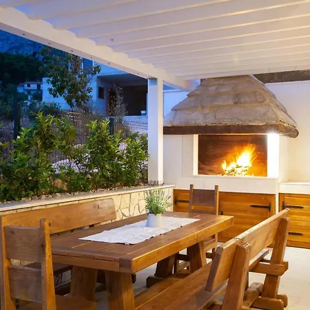 Ctma242/ Modern New Holiday House With Heated Private Pool Makarska