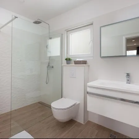 Ctma242/ Modern New Holiday House With Heated Private Pool Villa *