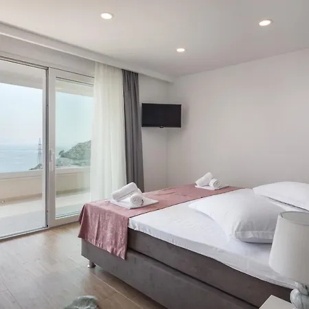 Ctma242/ Modern New Holiday House With Heated Private Pool *