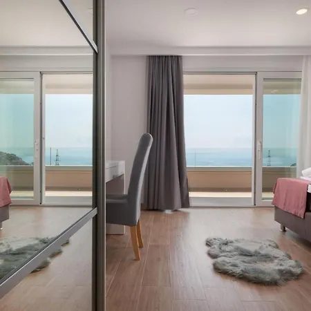 Ctma242/ Modern New Holiday House With Heated Private Pool *