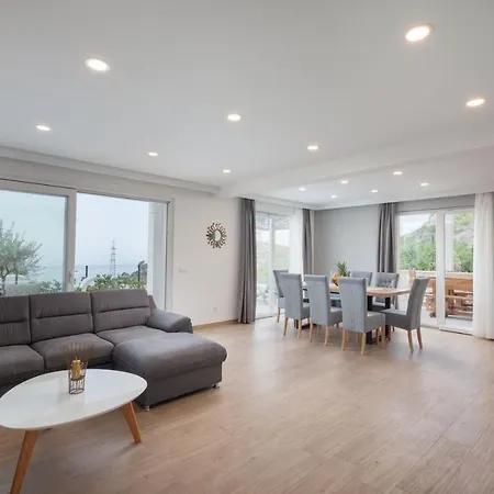 Ctma242/ Modern New Holiday House With Heated Private Pool