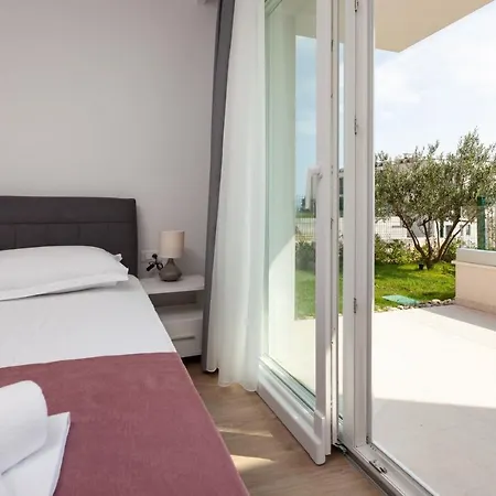 Ctma242/ Modern New Holiday House With Heated Private Pool Villa *